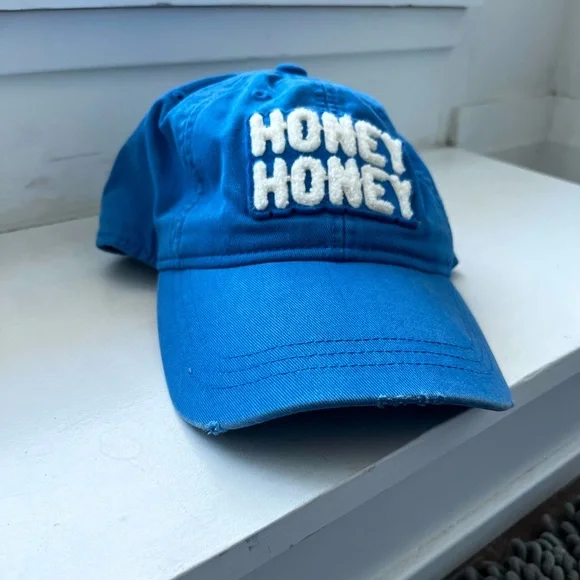 Adjustable hat - Picture 1 of 3